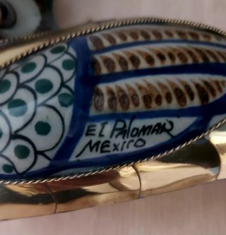 Figuras de búhos dorados....