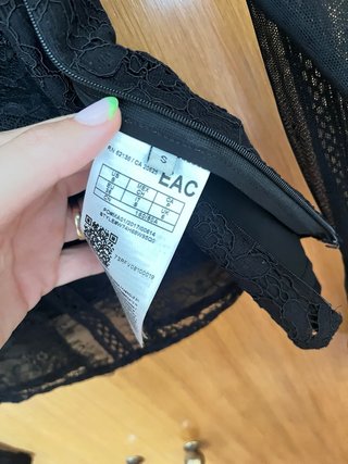 Top Guess manga larga encaje negro