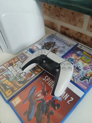 Consola PS5 con 4 juegos y mando