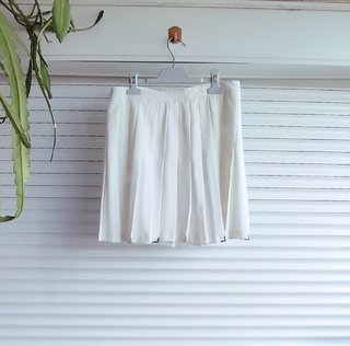 Falda plisada blanca