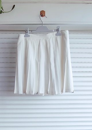 Falda plisada blanca