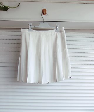 Falda plisada blanca