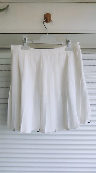 Falda plisada blanca