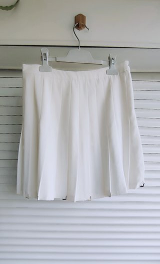 Falda plisada blanca