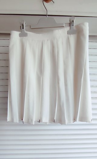 Falda plisada blanca