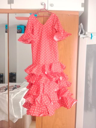Vestido de gitana rojo con lunares