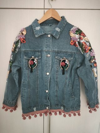 Cazadora vaquera multicolor bordada