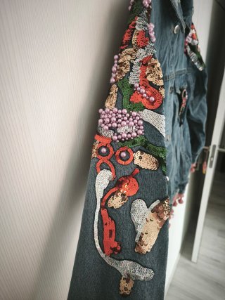 Cazadora vaquera multicolor bordada