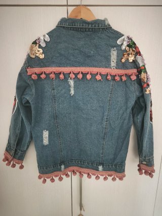 Cazadora vaquera multicolor bordada