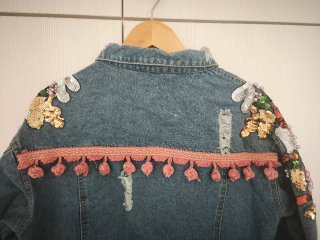 Cazadora vaquera multicolor bordada