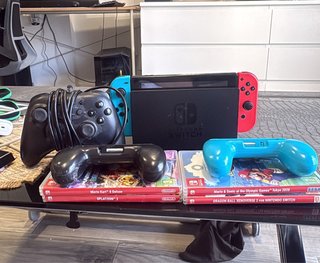 Pacchetto Nintendo Switch con giochi e controller