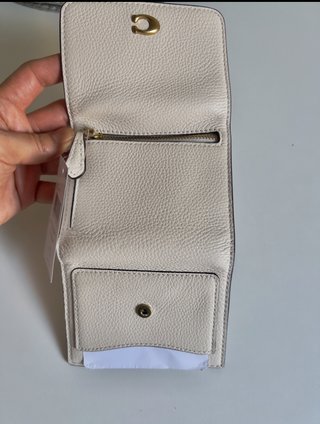 Billetera Coach Plegable Piel Beige Dorada