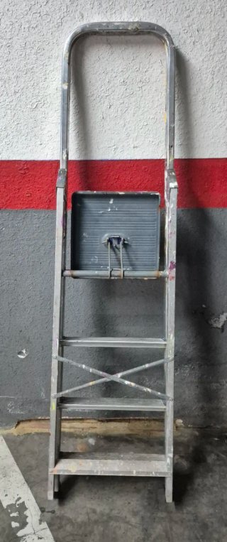 Escalera plegable de aluminio
