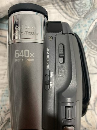 Videocámara Sony Handycam Plata con su estuche su