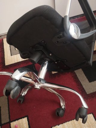Silla de oficina giratoria negra