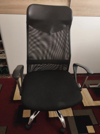Silla de oficina giratoria negra