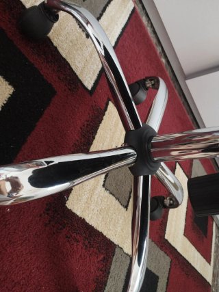 Silla de oficina giratoria negra
