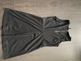 Vestido antelina negro con perforaciones T.M