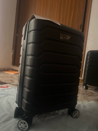 Bolsas de viaje compuesta por cuatro piezas