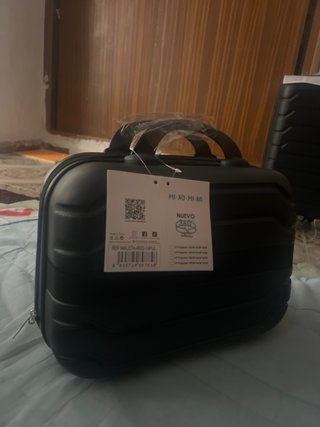 Bolsas de viaje compuesta por cuatro piezas
