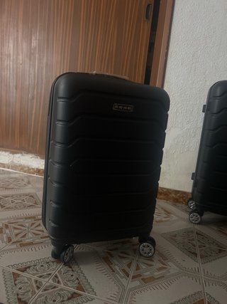 Bolsas de viaje compuesta por cuatro piezas