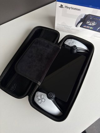 Sony PS Portal con funda