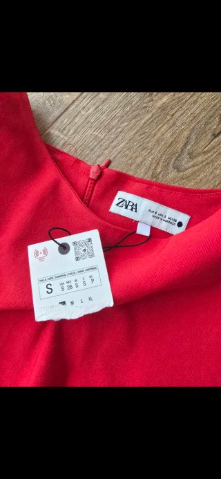 Vestido Zara chica. Nuevo