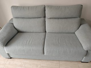 Sofá verde claro de tela