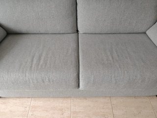Sofá verde claro de tela