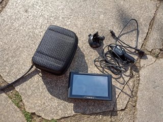 GPS Garmin Drive 50 con funda y cargador