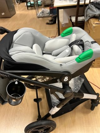 Kinderkraft MOOV 2 AIR, passeggino 3 in 1 con cesto e seggiolino auto 2 in 1, ruote grandi gonfiabili, sistema da viaggio con seggiolino auto, fino a 22 kg, Grigio Chiaro