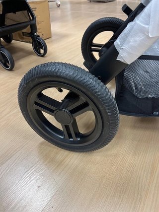 Kinderkraft MOOV 2 AIR, passeggino 3 in 1 con cesto e seggiolino auto 2 in 1, ruote grandi gonfiabili, sistema da viaggio con seggiolino auto, fino a 22 kg, Grigio Chiaro