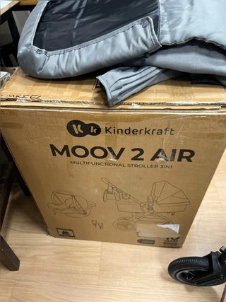 Kinderkraft MOOV 2 AIR, passeggino 3 in 1 con cesto e seggiolino auto 2 in 1, ruote grandi gonfiabili, sistema da viaggio con seggiolino auto, fino a 22 kg, Grigio Chiaro
