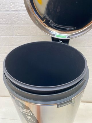 Cubo basura 30L Brabantia metal