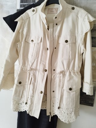 Chaqueta Twishen beige con bordados