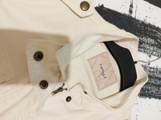 Chaqueta Twishen beige con bordados