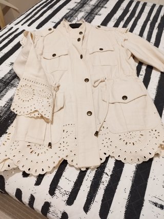 Chaqueta Twishen beige con bordados