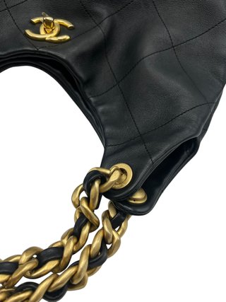 Bolso Chanel Hobo Negro Piel Dorada