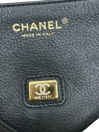 Bolso Chanel Hobo Negro Piel Dorada