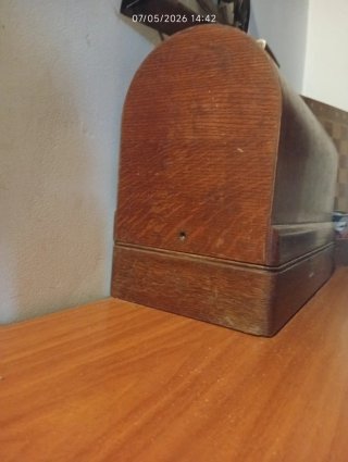Máquina de coser SINGER antigua de madera