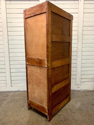 Mueble archivador de madera. Antiguo