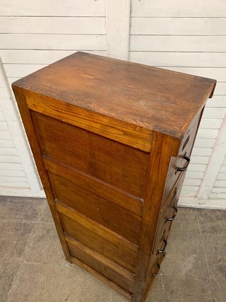 Mueble archivador de madera. Antiguo