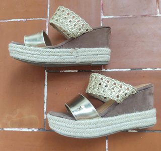 Sandalias cuña doradas Don Algodón T37