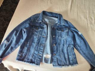 Chaqueta vaquera desgastada