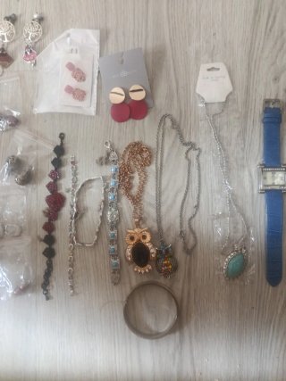 Lote de Gioielleria: Collane, Bracciali e Orologi