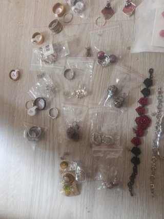Lote de Gioielleria: Collane, Bracciali e Orologi