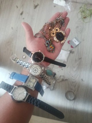 Lote de Gioielleria: Collane, Bracciali e Orologi