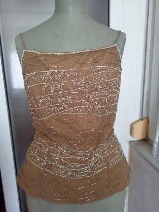 Blusa tirantes beige y dorada talla 42