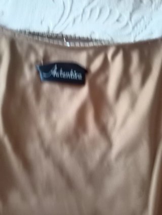 Blusa tirantes beige y dorada talla 42