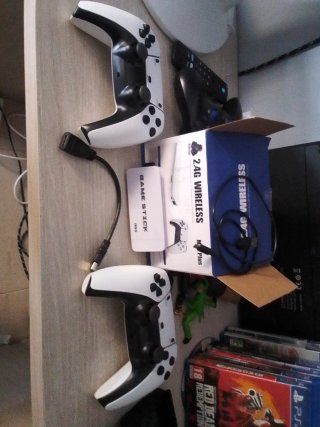 2.4G wireless tiene dos mandos y más de 17 consola
